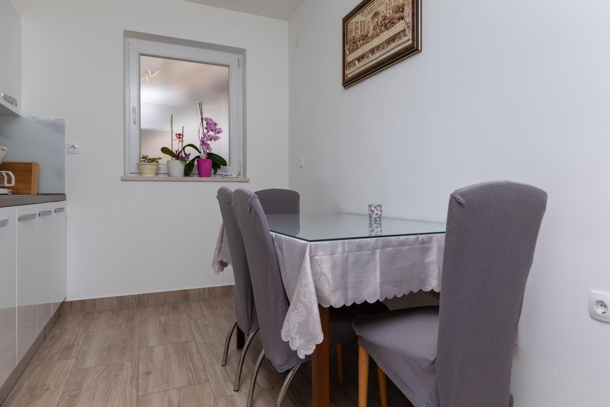 Apartments With A Parking Space Stanici, Omis - 11421 Celina Chambre photo