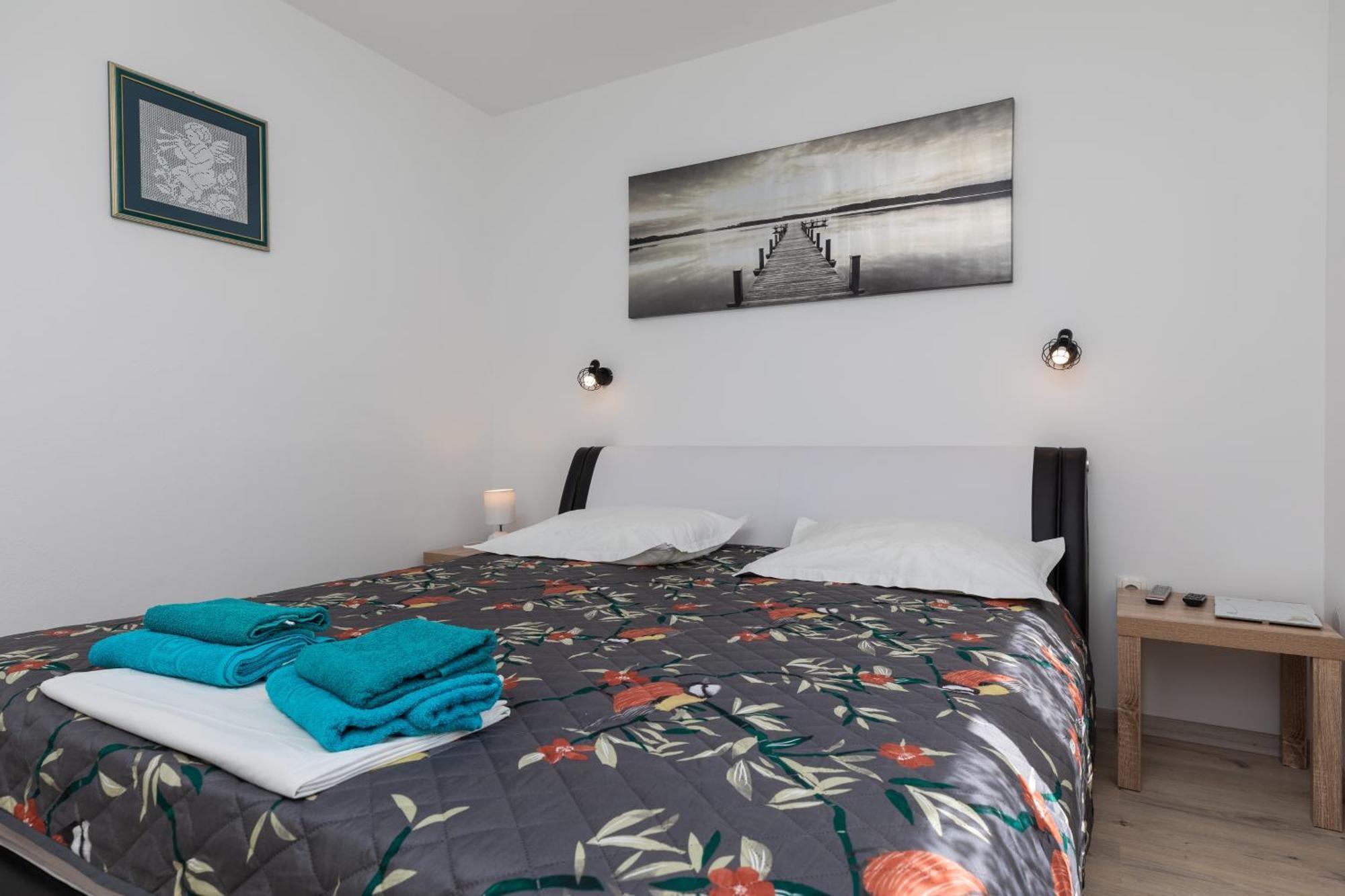 Apartments With A Parking Space Stanici, Omis - 11421 Celina Chambre photo